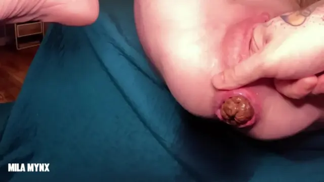 Fingering My Pussy To Push Out Shit & Piss